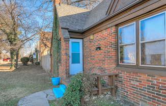 Updated Duplex-Easy Access to Broadway Extension, Minutes Away from Downtown and I-44