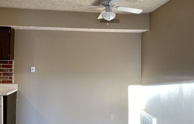 1 bed, 1 bath, 850 sqft, $925, Unit 8-835