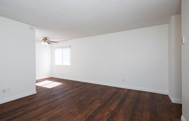 1 MONTH FREE!!! Beautiful 1-Bedroom in Chula Vista with Parking