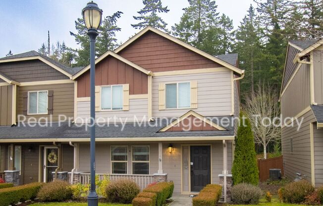 3 Bedroom Duplex With Garage In Lacey!!