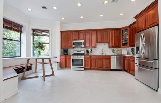 21 W 127 ST