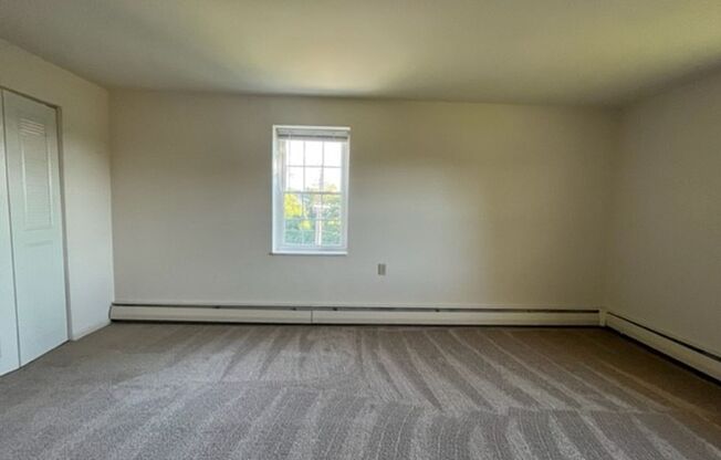 2 beds, 1 bath, 900 sqft, $1,525, Unit 933