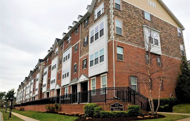 Huge 3BR 2.5 BA Condo in Gaithersburg!  Minutes from I-270!