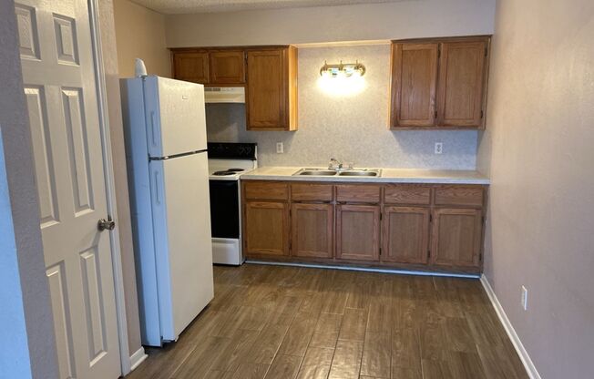 2 beds, 1 bath, $675, Unit 105 Reagan Ave W Unit 43