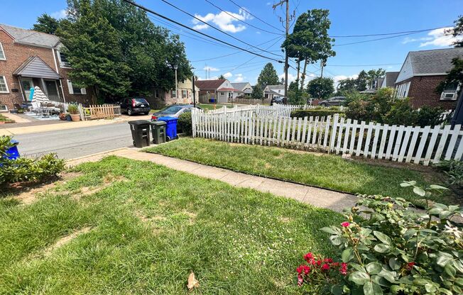 Charming 2 Bed 2 Bath Brick Townhome With A Fully Fenced Yard In Beautiful Foxcroft Heights