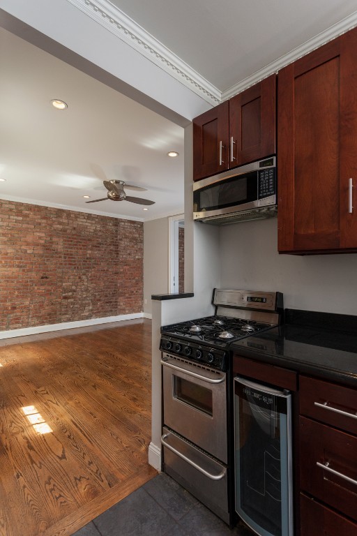 326 E 100th St