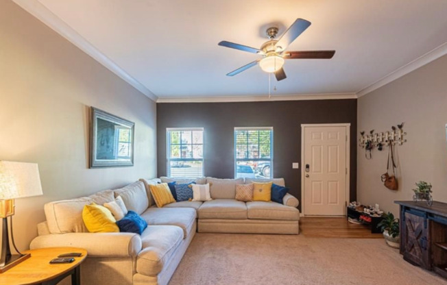 525 ALDERMAN LN