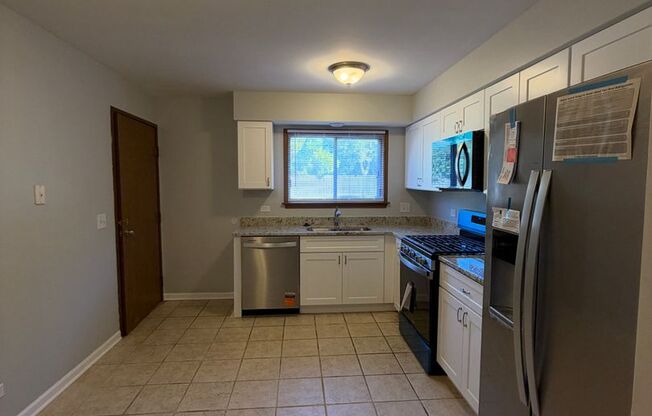 493 Leslie Ct #102