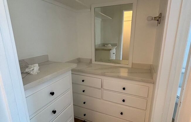 Verwood - 4673 Hollywood Blvd