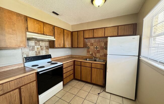 1 bed, 1 bath, $500, Unit Apt 203