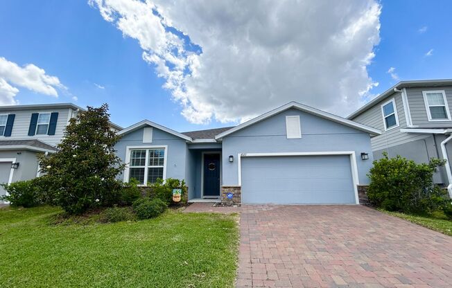 Lovely 3/2 Spacious Home with a Covered Patio and a 2 Car Garage in the Desirable Creekside at Boggy Creek - Kissimmee!
