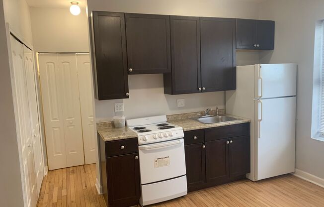 1 bed, 1 bath, $1,250, Unit 5554 #303