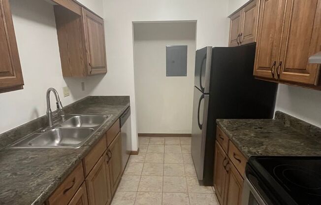 2 beds, 1 bath, $1,615