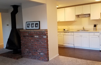 3 beds, 1 bath, 1,288 sqft, $2,850, Unit 1946 1/2