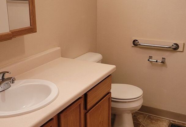 2 beds, 1 bath, 868 sqft, $1,700, Unit 14