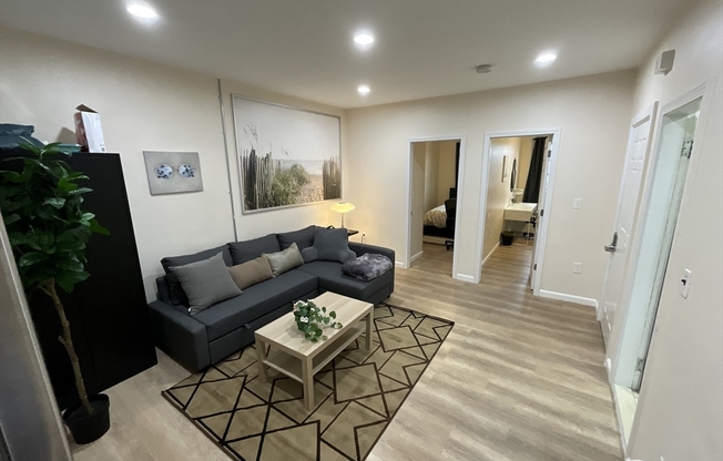 3 beds, 1 bath, 1,100 sqft, $4,700, Unit 3