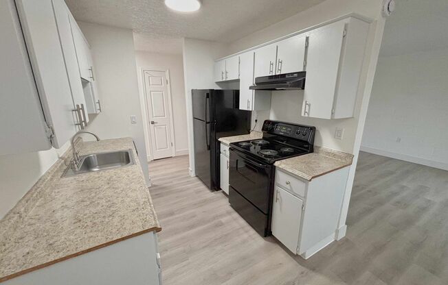 3 beds, 1 bath, 800 sqft, $1,595, Unit 53