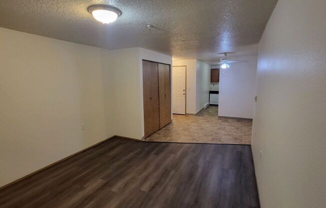 2 beds, 1 bath, 700 sqft, $1,325, Unit Unit 26