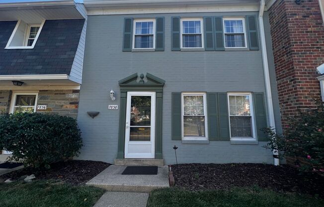 Cozy 3 BR & A Den/1 Full BA & 2 Half BA 2-Level Townhome in Greenbelt!