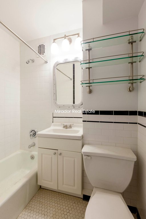 255 W 14th St