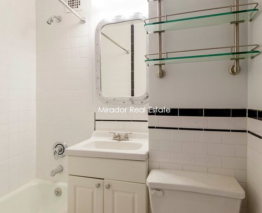 Studio, 1 bath, $4,100, Unit 4C