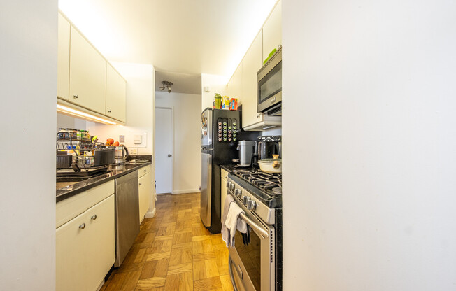 1 bed, 2 baths, 900 sqft, $5,500, Unit 35D