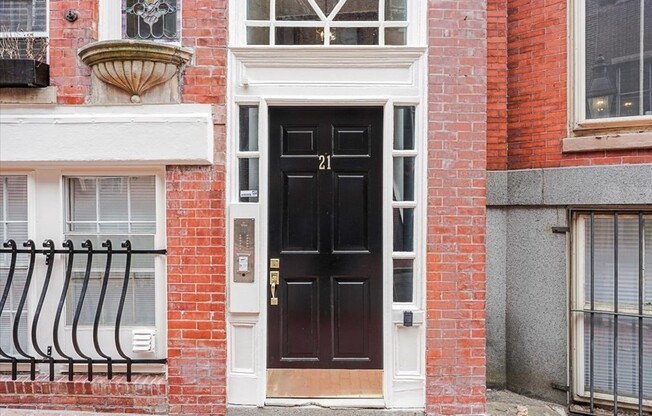 21 Temple St