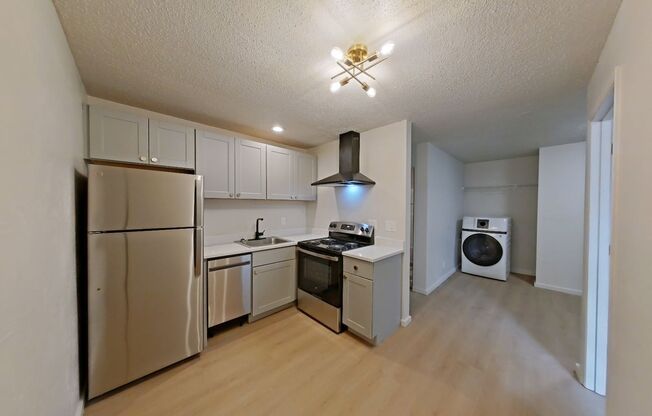 2 beds, 1 bath, 647 sqft, $1,660, Unit 21A