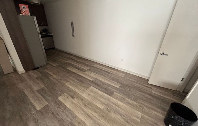 2 beds, 1 bath, $1,350, Unit 217