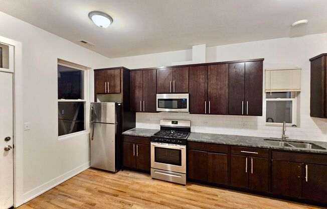 3 beds, 1 bath, $1,695, Unit Unit 2