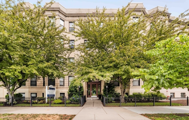 2 beds, 1 bath, 537 sqft, $3,925, Unit B
