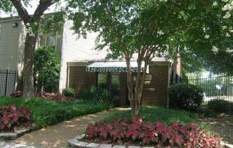 Jefferson Place Apartment Homes is the best of both worlds waiting for you.