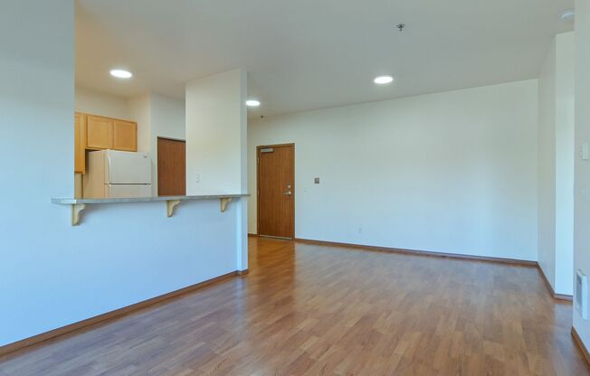 2 beds, 1 bath, $1,700, Unit 305