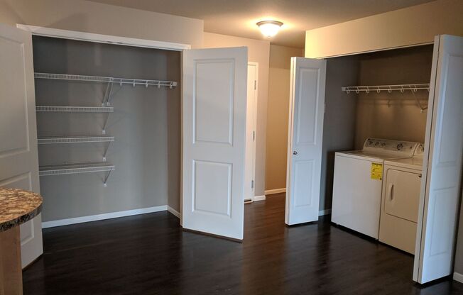 2 beds, 2 baths, 1,011 sqft, $1,255, Unit 2320-205