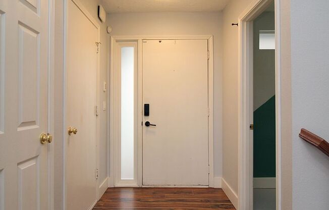 Two-Level Renovated 2 Bed Lake Oswego Condo in Desirable Mountain Park Neighborhood