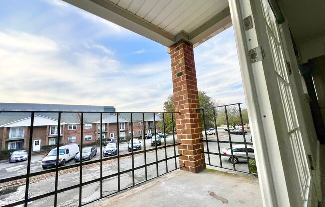 2 beds, 1 bath, $1,515, Unit 451 Frizzell Avenue Unit D R