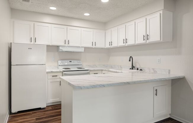 2 beds, 1 bath, 905 sqft, $1,470, Unit 18