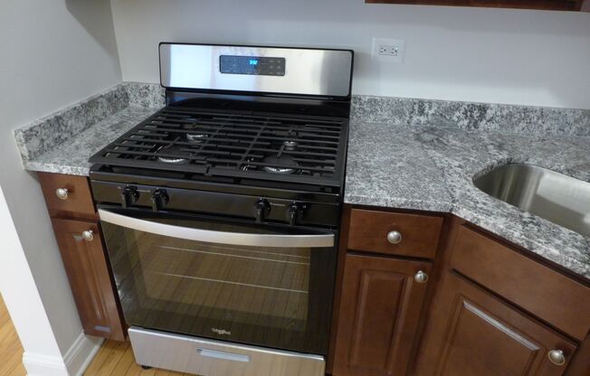 Studio, 1 bath, 405 sqft, $1,175, Unit 113