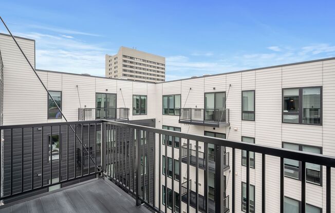 3 beds, 2 baths, 1,028 sqft, $2,670, Unit 714