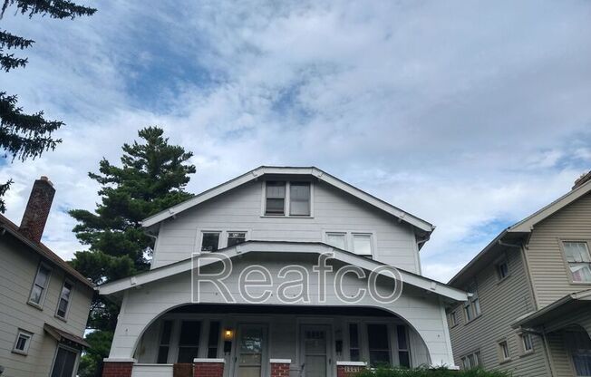 206 N HARRIS AVE