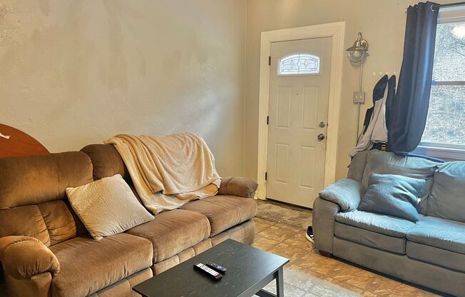 4BD/3BTH In Southside - Laundry - Central AC - Back Patio