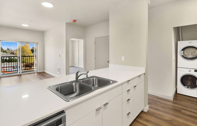 Studio, 1 bath, 387 sqft, $1,300, Unit 301