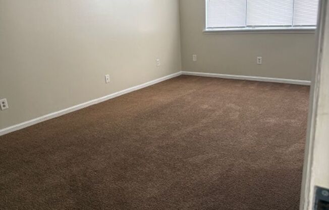 2 beds, 1 bath, 940 sqft, $1,125, Unit 166J