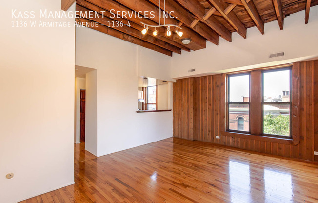 1136 W ARMITAGE AVE