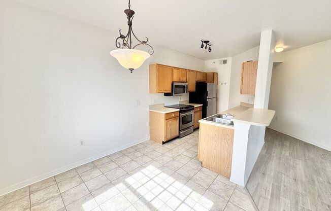 2 beds, 2 baths, $1,995, Unit #1127