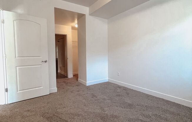 1 bed, 1 bath, 705 sqft, $1,175, Unit 319