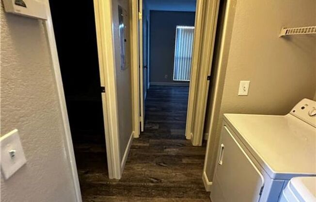 2 beds, 1 bath, $1,295