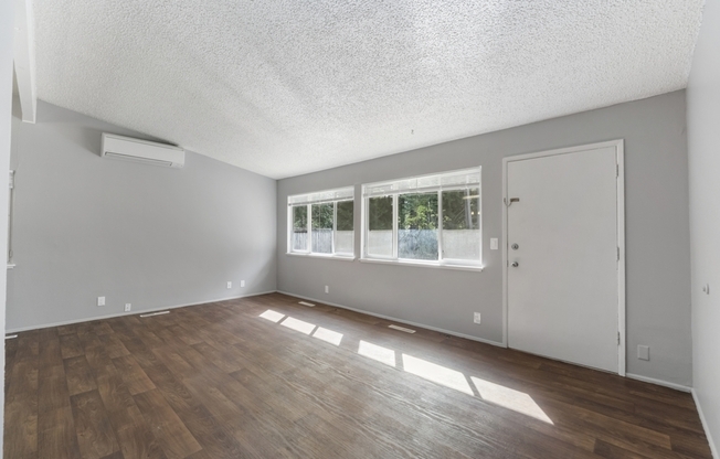 12745 LALA CV LN SE