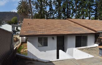 2 Bedroom 1 Bath Single Level Unit- Lakeside