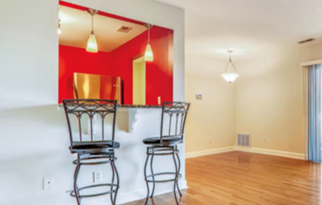 Lovely 2 BR/1 BA Condo in Benning Ridge!